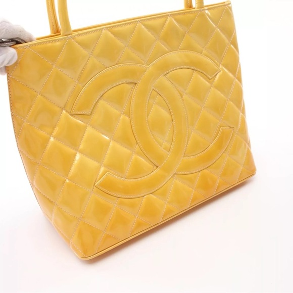 CHANEL Medallion Tote Bag A01804 Patent leather Yellow Used Women - Picture 12 of 17
